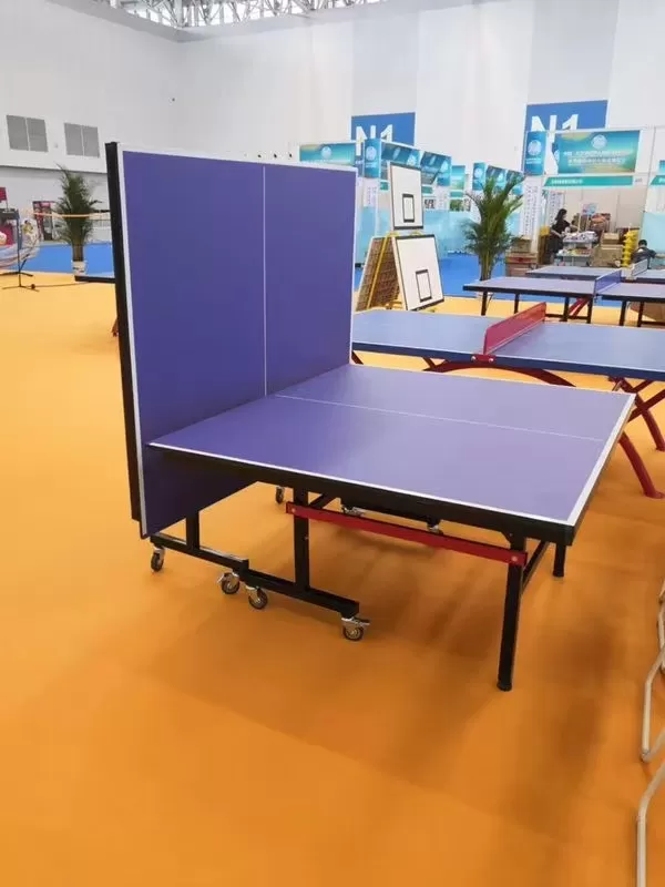 Foldable table tennis table