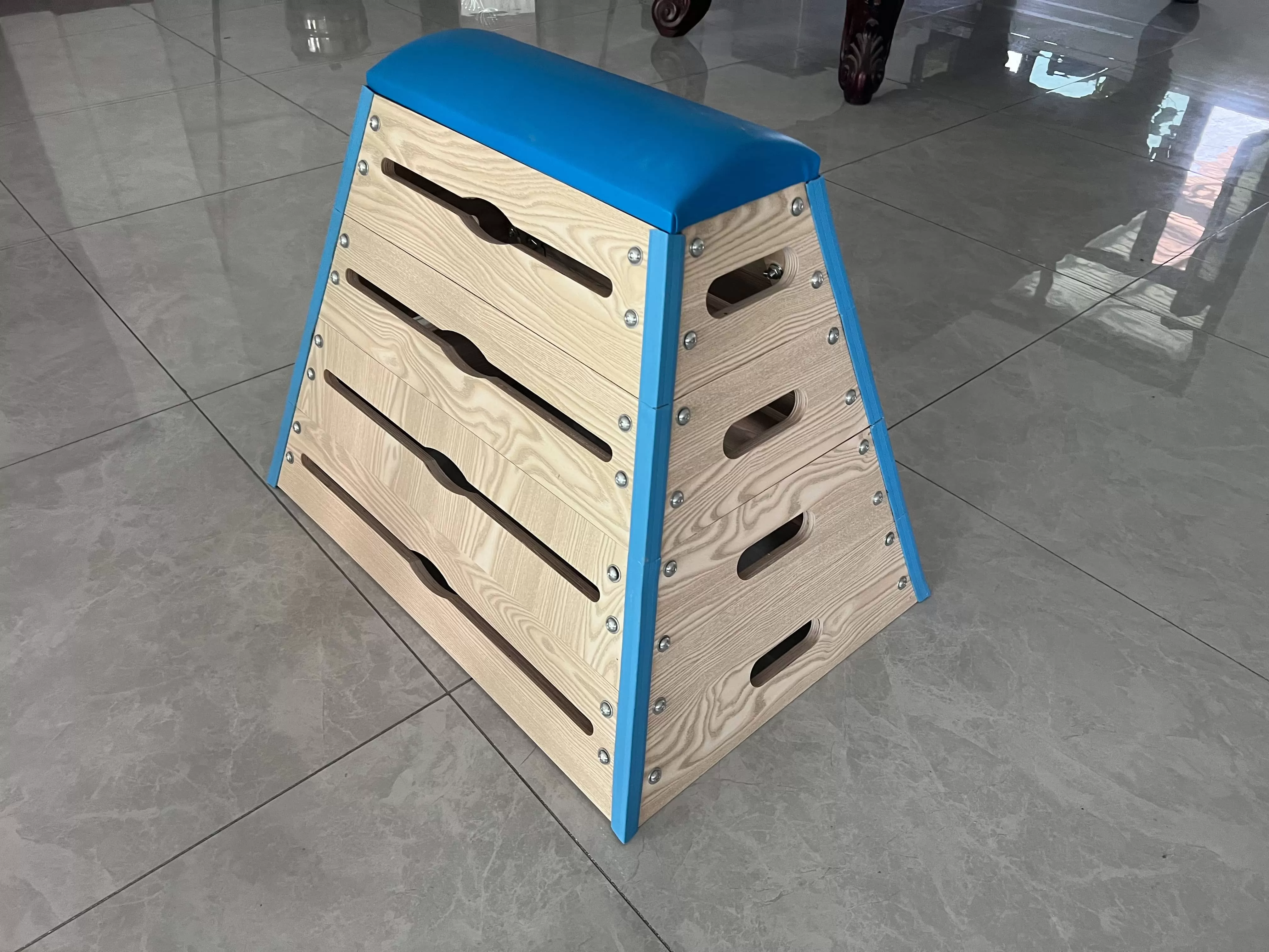 Multi-layer jumping box